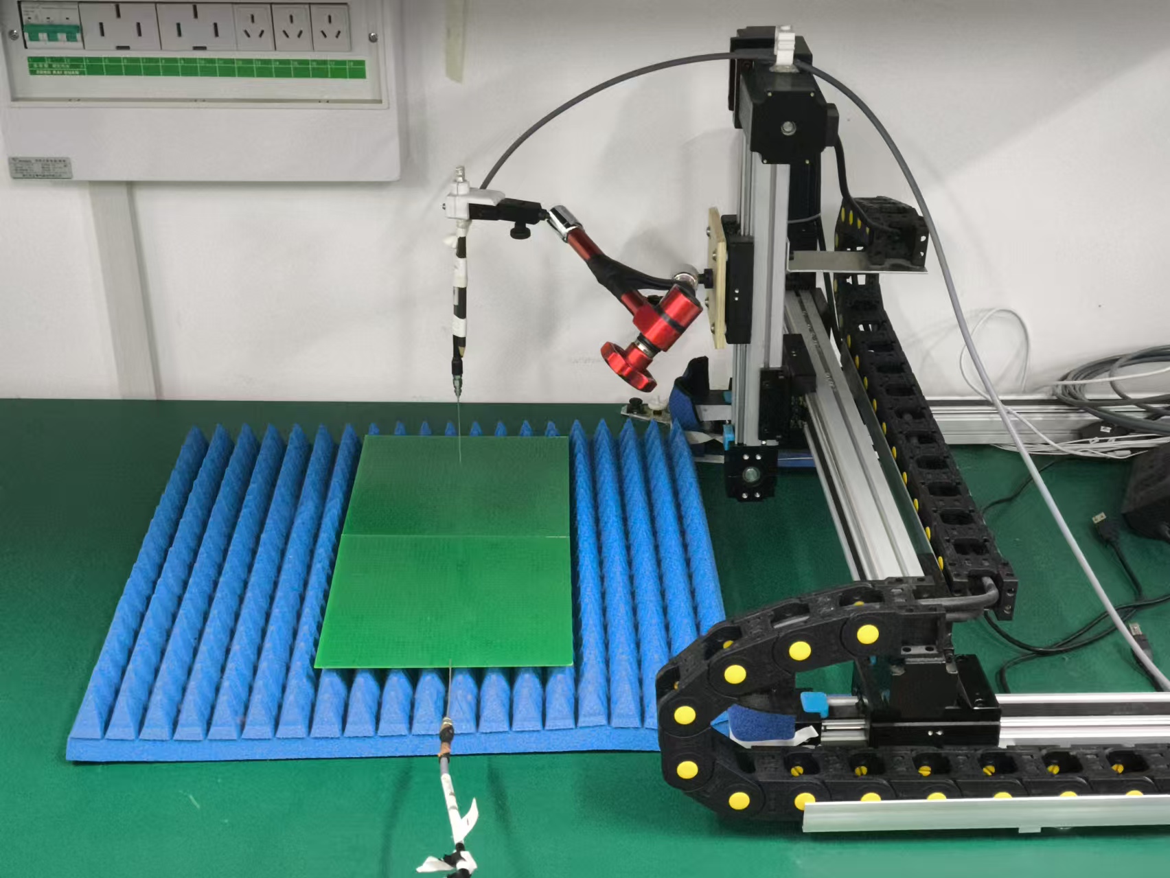 Construction of a near-field scanning device for microwave field distribution measurements